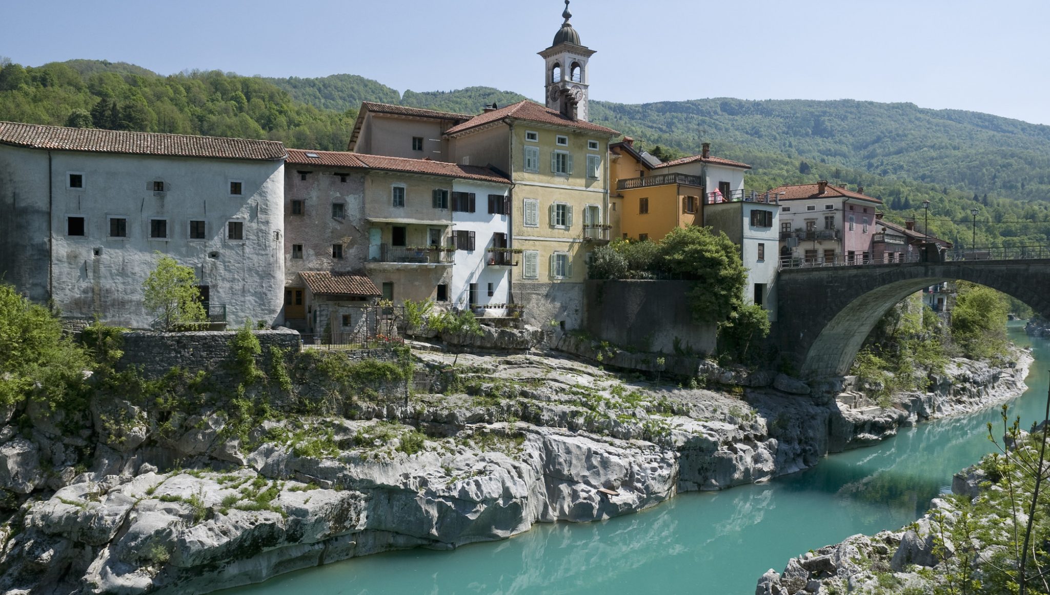 Kanal on kaunis pieni kaupunki joka on tunnettu sen läpi kulkevalla sillalla järjestettävästä vuotuisesta uimahyppy kilpailusta.