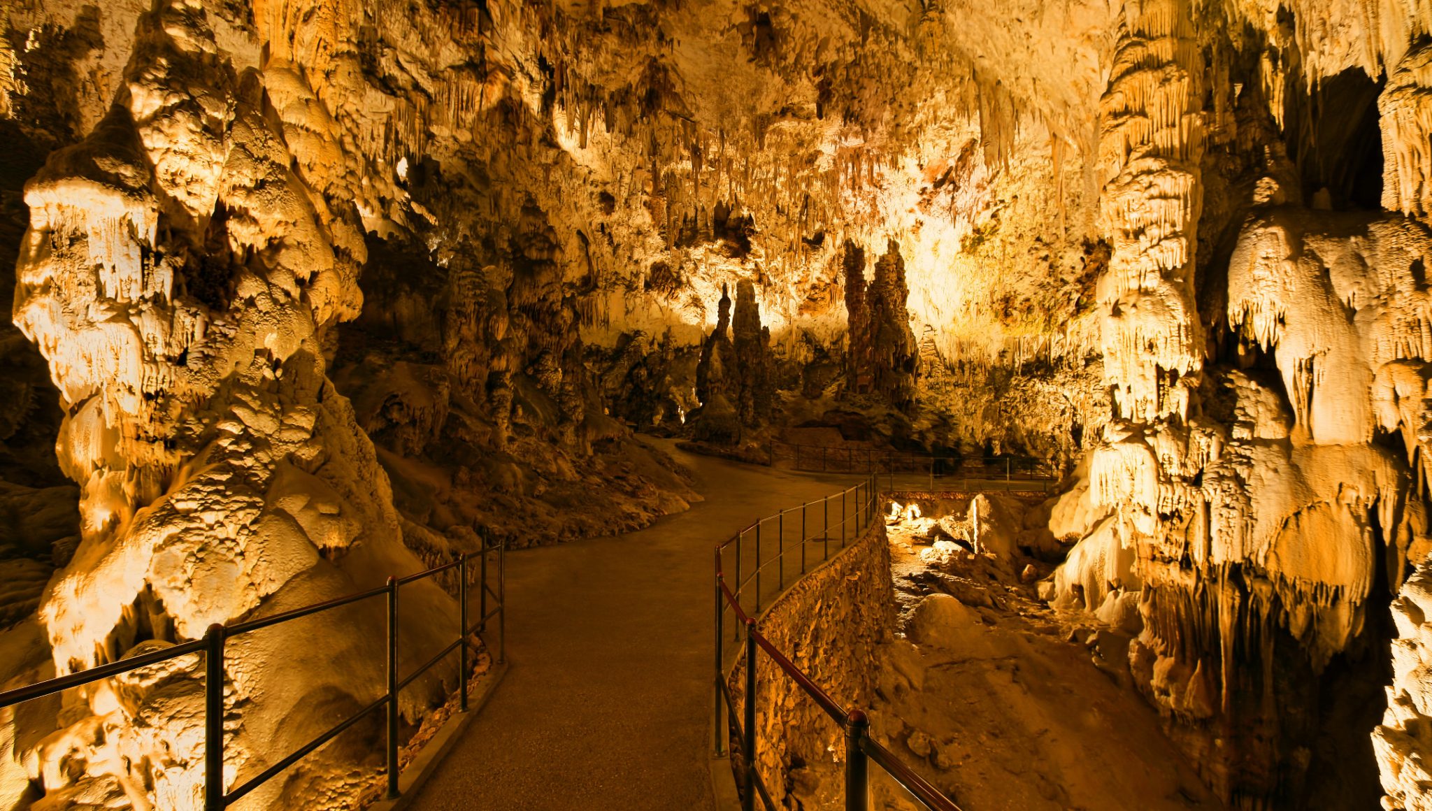 Tippukiviluolien kuningatar.